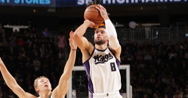 拉文31分字母哥26分準三雙 國王客場險勝雄鹿