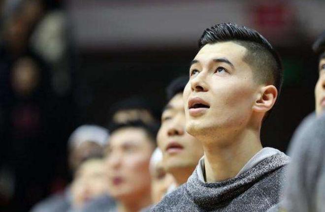 新疆男篮确定新外援，刘炜重组后卫线提升进攻火力。