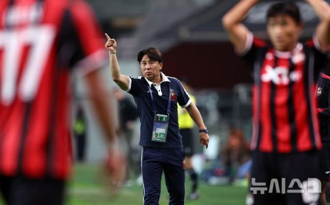 首尔主帅：成都蓉城防守很稳固，他们上一场比赛本来能赢球