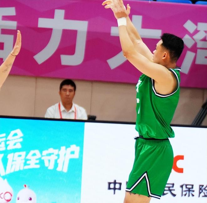 辽宁124-60中国澳门 球员评价：3人优秀，9人及格