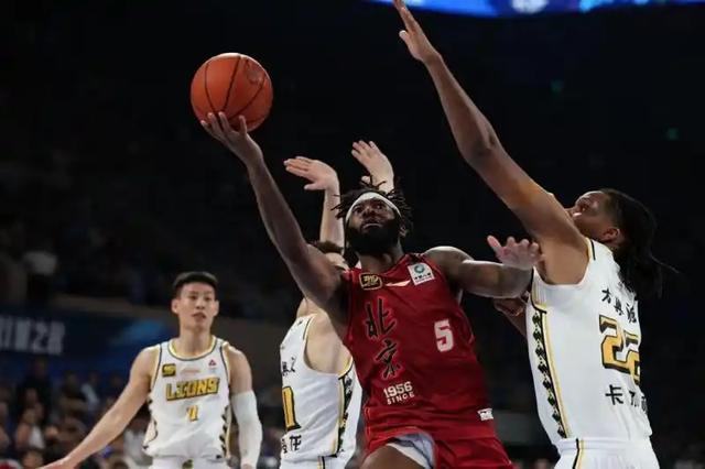 CBA｜北汽男篮外援杰曼、斯佩尔曼抵京备战新赛季