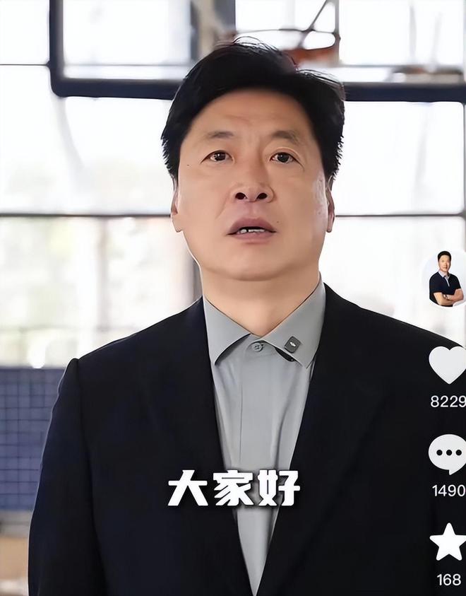 李春江正式回归广东！现身宏远训练馆，杜锋做好准备随时下课？