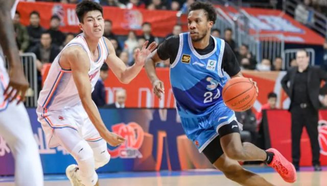 正式官宣！CBA頂級外援加盟新疆男籃，攜手齊麟，劉煒沖擊前四