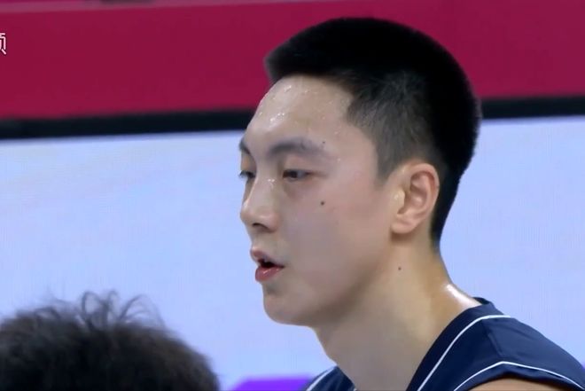 胡明轩8助攻大胜夺冠，徐杰18+7+9表现全能，吴前14中1陷入低迷