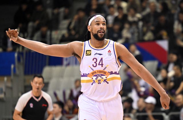 正式官宣！CBA爭議外援加盟廣東宏遠(yuǎn)，攜手徐杰，沖擊總冠軍