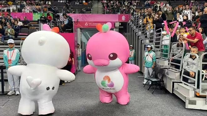 “樂融融”回應廣東隊奪冠后瘋狂搖擺搖到“漏氣”