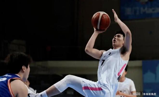 天哪！場均42+4+4，18歲天才橫空出世，男籃后衛線有希望了