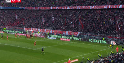 半场：拜仁2-2弗赖堡，卡尔、奥利塞分别传射，铃木唯人进球