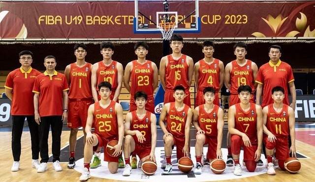 高效！王浩然场均27分率广东U22男篮夺冠，杨瀚森赞他为最强队友