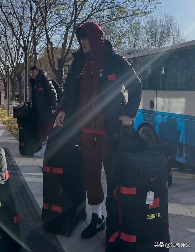 本周五北京五棵松体育馆迎战韩国！中国男篮球员抵达接待酒店