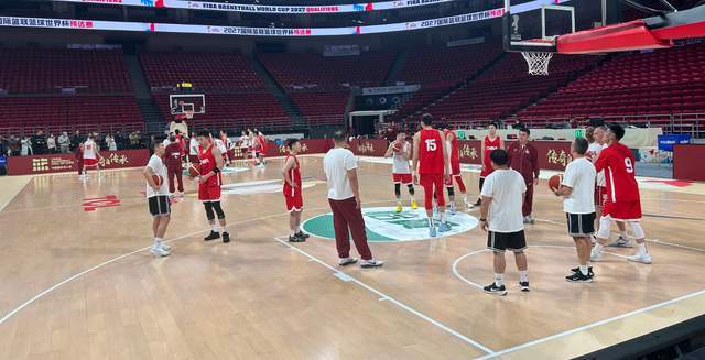 中韩大战首发预测，二胡或联手他仨，官网大头照遭吐槽，原因曝光