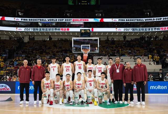 中国男篮奔赴韩国，第2场输不起，赵睿或紧急复出，出线形势明朗