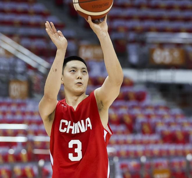 中国男篮再战韩国！赵睿火线复出，杜锋亲自解说，郭士强无路可退