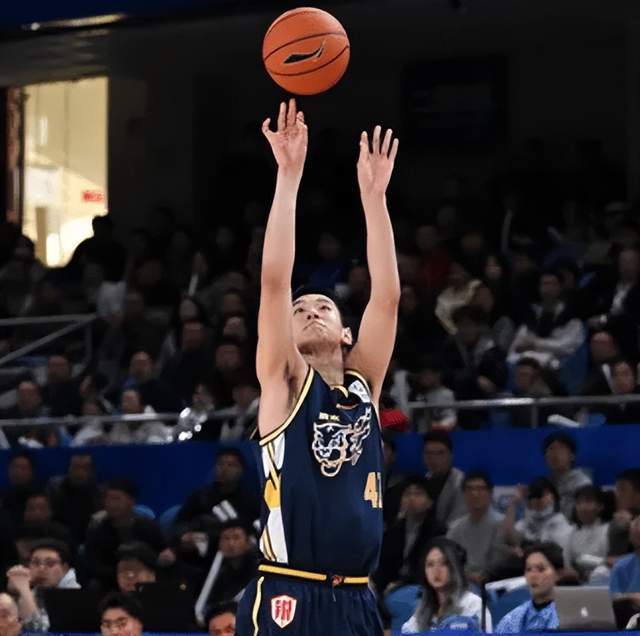 广东101-75江苏2喜1忧！萨姆纳王洪泽打成核心，2将纯废该弃用！