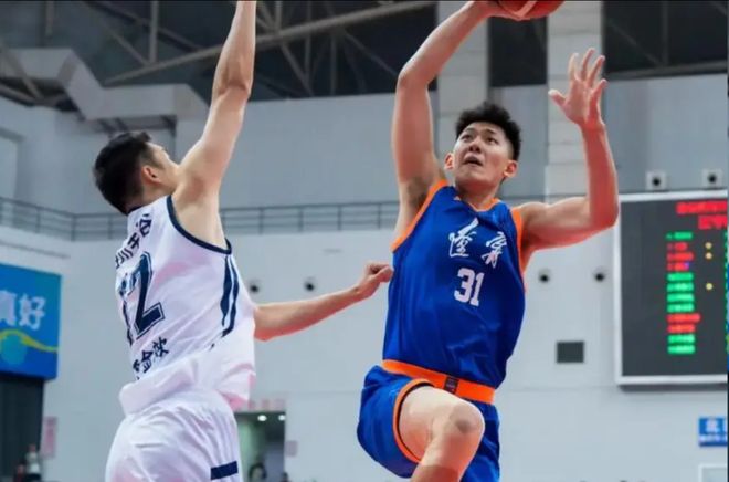 韩德君接班人？3战7分7板！球迷：吹了一个夏天，结果不如张明池