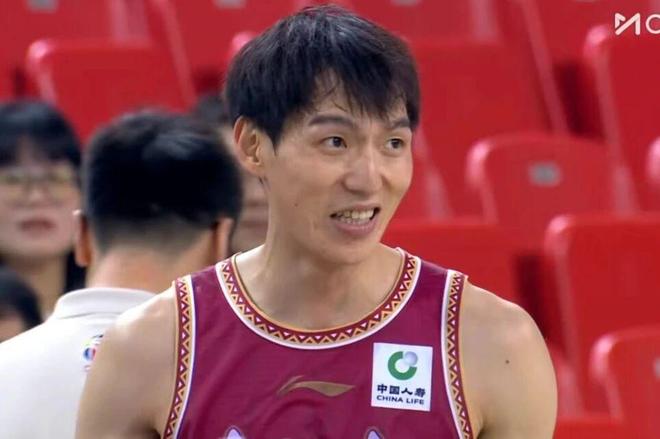 浙江男籃再勝新疆晉級八強，吳前13+8約克30分，吳冠希13+4！