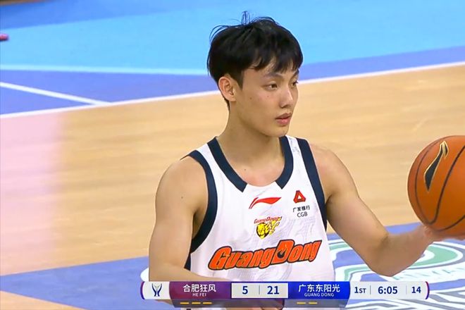 胡明軒復出，徐杰單節5記三分，廣東隊大勝晉級八強