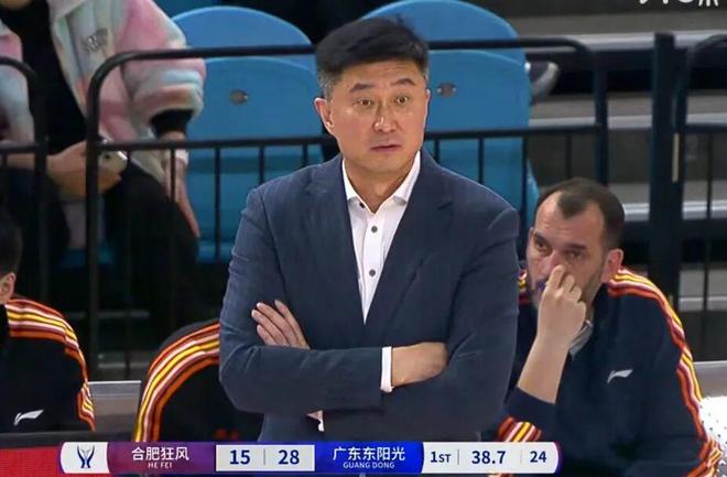 廣東男籃33分大勝晉級八強，徐杰23+6胡明軒復出10+3，王洪澤9分