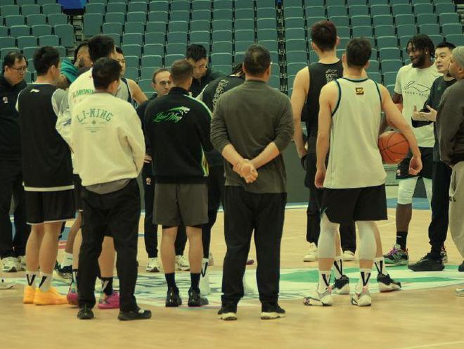 官宣！辽篮首秀加场直播，“高价值场次”魅力凸显，杨鸣信心十足