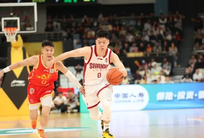 硬刚篮协？北京潜力赛首发5人加起来154岁，球迷：马布里退早了