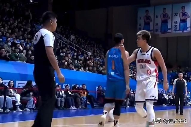 时隔325天复出！郭艾伦新赛季首秀16分5助攻 不满吹罚一度怒指裁判