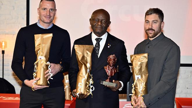 官方：拜仁主帅孔帕尼当选比利时年度最佳教练