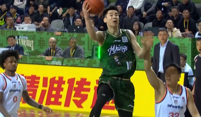 破案了！场均32分郭昊文今年突然爆发原因找到，得感谢浙江队1人