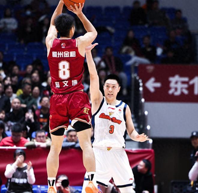 廣東兩連勝！6人得分上雙，徐杰復出拿13+4，杜鋒滿意兩小將