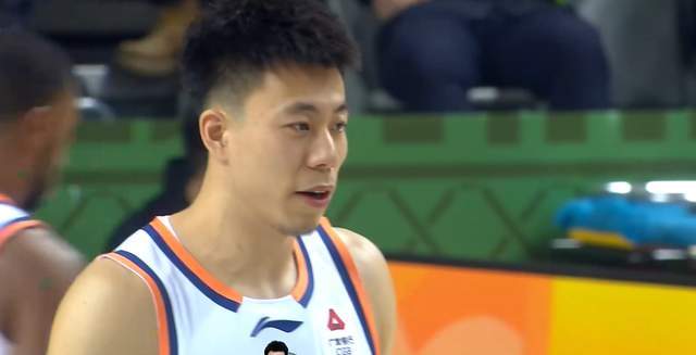 寒心！本以为来当大腿，结果首败后被教练点名成背锅侠，回辽篮吧