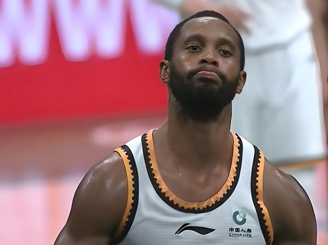 4投0中！CBA超级外援表现令人失望，球迷：杨鸣不要他是对的