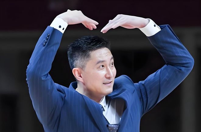 杜锋表扬广东队19岁小将：在场上很努力，我很欣慰