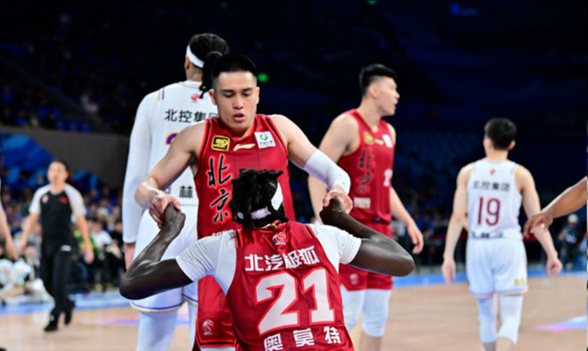 2外援合砍2分！宁波旧将联手来北京“诈骗”，京蜜：软的像老奶奶