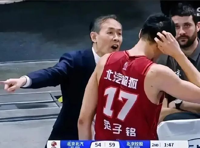 CBA最差的顶薪球员！拿600万场均2分，京蜜怒喷：冒充职业球员