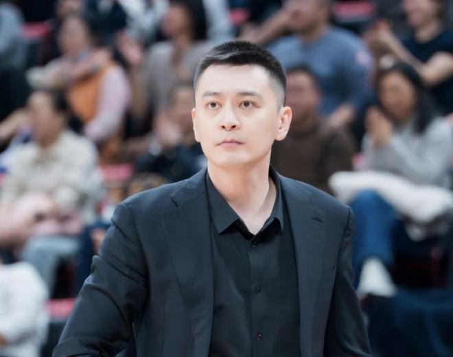 不满裁判判罚！辽宁连续被吹三次技术犯规，杨鸣被驱逐