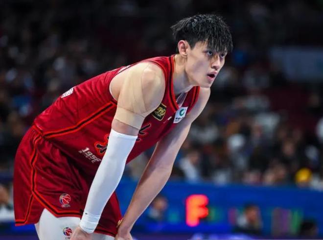 留洋计划失败，曾凡博决定和北京首钢队续约，千万大合同没了