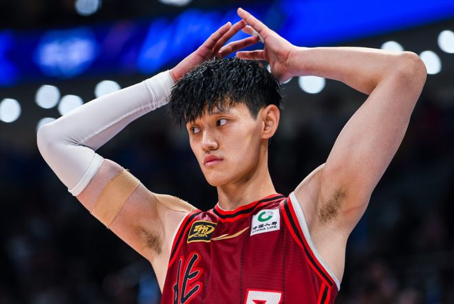 北京官宣曾凡博归队：签约3年梦幻21人阵容出炉 剑指冲第4冠