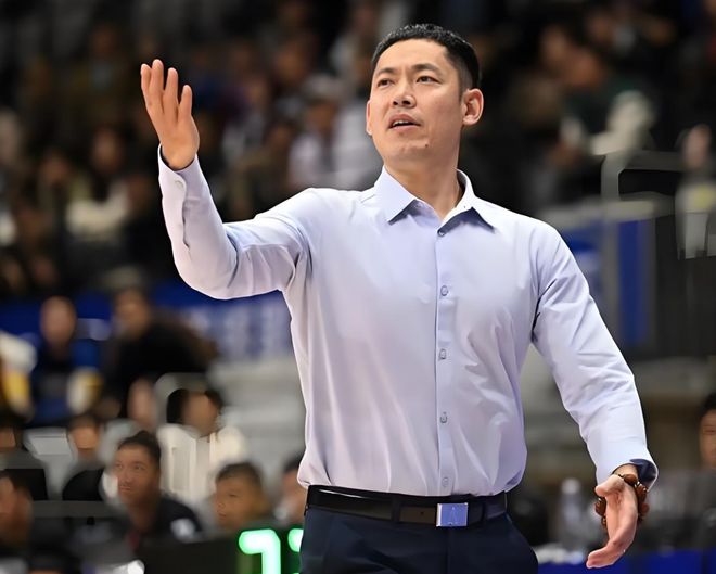 输新疆队10分！张庆鹏点评，指出北控4大输球原因