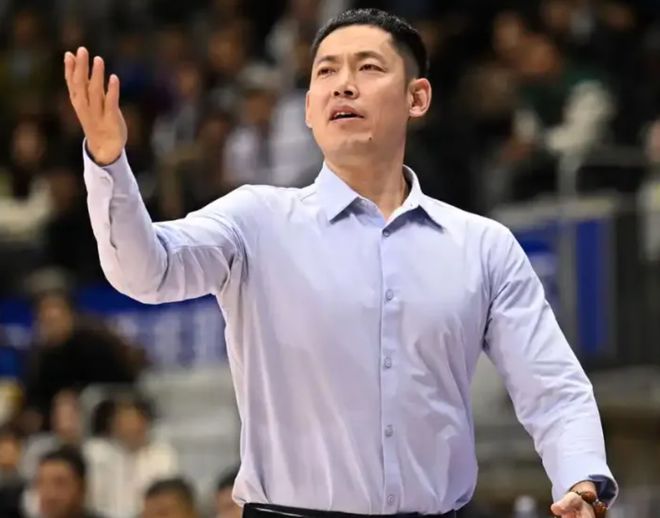 張慶鵬把北控帶崩了！防守倒數，進攻無體系，關鍵時刻迷之用人！