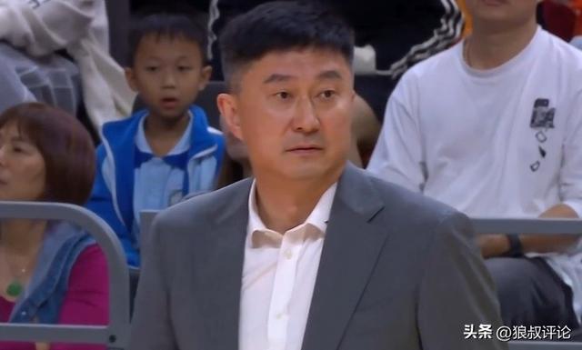 杜锋：比分拉到双位数后大家就开始松，防守不够专注很难走得更远
