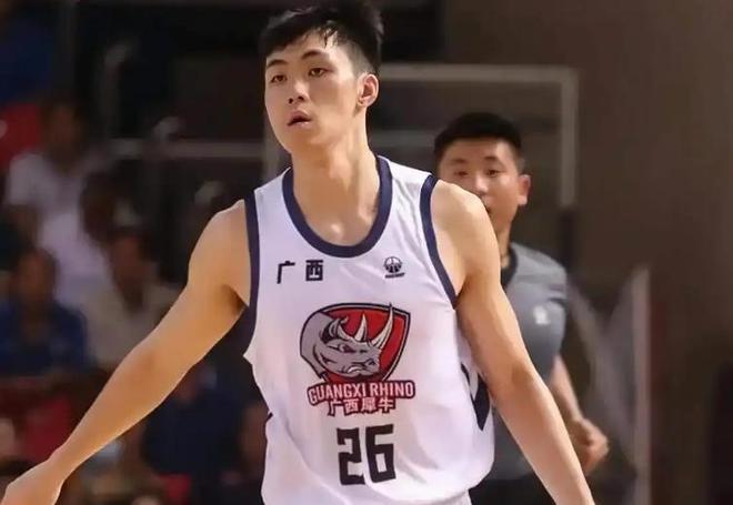 16中11轰32分！探花正名战！庞峥麟半场百发百中，却难阻球队连败