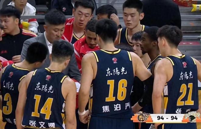 广东男篮三隐患明显，浙江官宣程帅澎伤停45天，新疆新外援到位