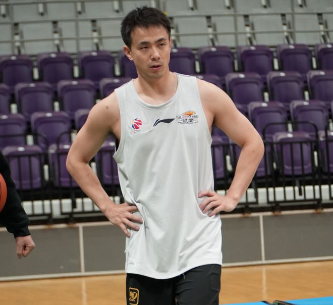 备战宁波！继伟随队训练，杨鸣与刘晓宇叙旧，展望比赛不懈怠！