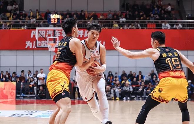 上海101-89江苏 球员评价：2人满分，6人及格，刘礼嘉低迷