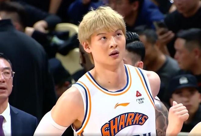 广厦vs上海前瞻：豪门对决看点多，洛夫顿闹情绪成X因素