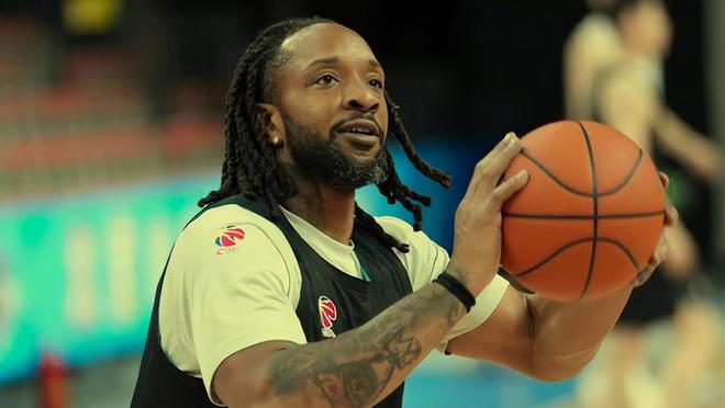 威尔斯轰15+2！布朗6+1，付豪9+7，王岚嵚5+3，辽篮领先宁波5分