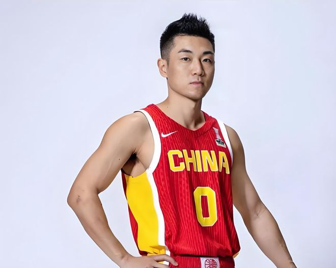 出场32分钟，得4分！CBA都玩不明白，咋成为男篮首发球员？