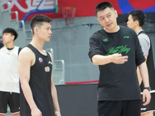 场均得分已超上季赵继伟！杨鸣惨遭打脸，球队危难之际才知重用他