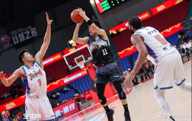 输吉林，赛后刘炜怒批一人，球迷反怼:最差的是你，该下课了