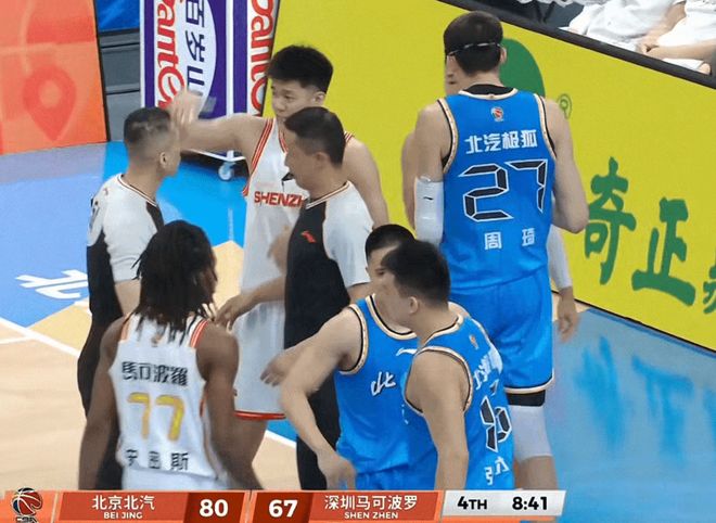 过分！张才仁大力击打贺希宁，谁注意到，周琦2个动作太及时