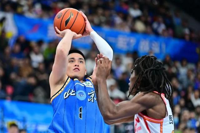 CBA｜北汽男篮轻取深圳获四连胜 “后场双枪”显现优势